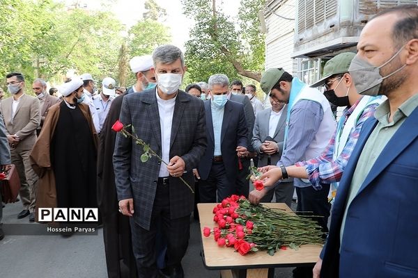 آیین گلباران محل شهادت استاد مرتضی مطهری