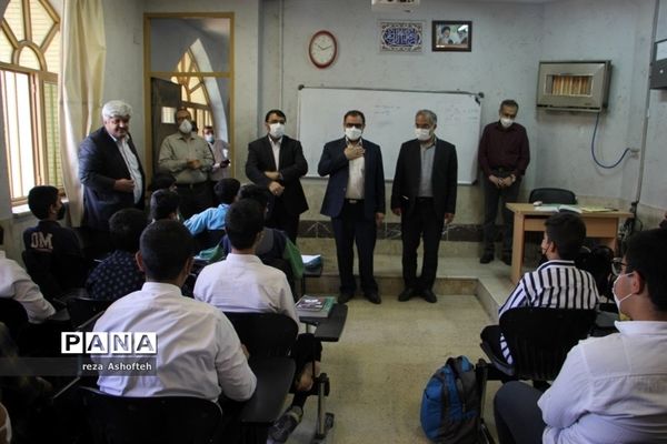 حضور استاندار و مدیرکل آموزش و پرورش فارس در تعدادی از مدارس در گرامیداشت مقام معلم