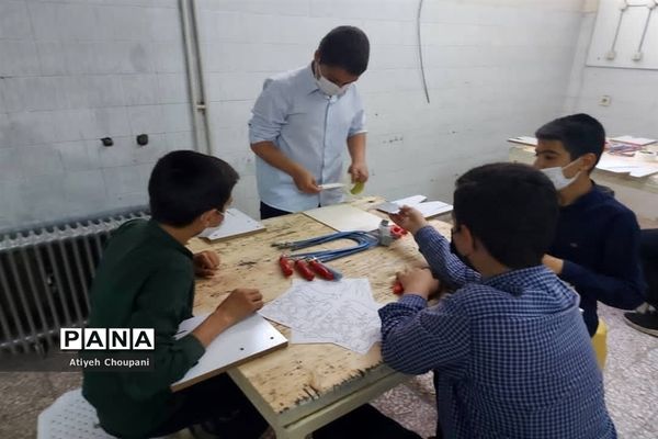 برگزاری کارگاه کار و فناوری در دبیرستان شاهد محسنین منطقه ۱۴