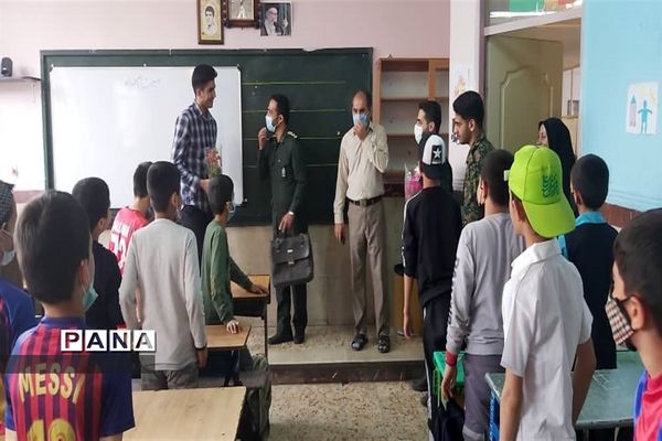 حضور مسئولان شهرستان قدس درکلاس‌های درس به‌مناسبت هفته معلم