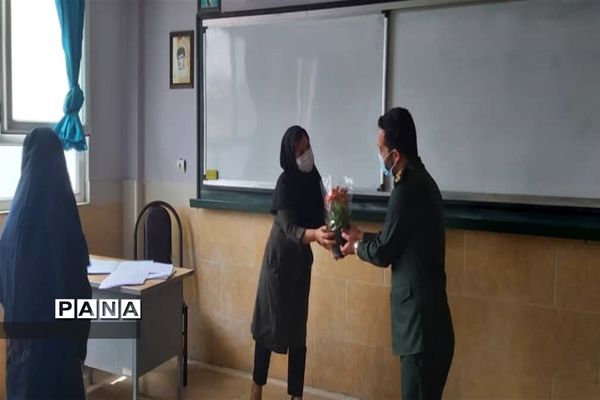 حضور مسئولان شهرستان قدس درکلاس‌های درس به‌مناسبت هفته معلم