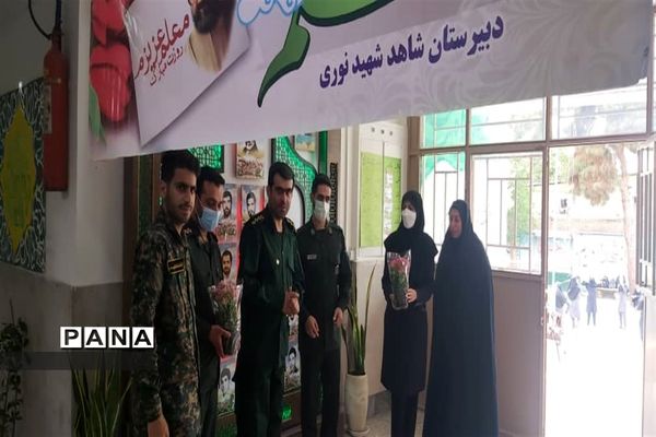حضور مسئولان شهرستان قدس درکلاس‌های درس به‌مناسبت هفته معلم