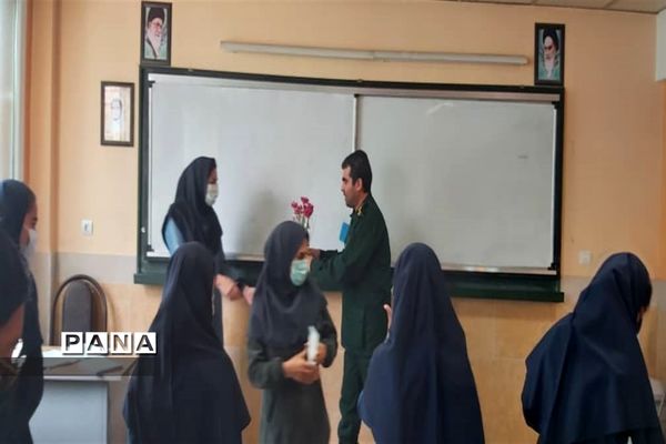 حضور مسئولان شهرستان قدس درکلاس‌های درس به‌مناسبت هفته معلم
