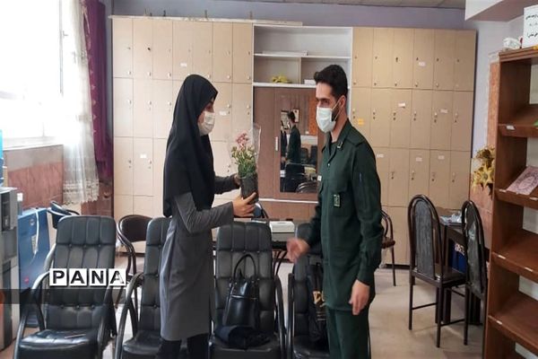 حضور مسئولان شهرستان قدس درکلاس‌های درس به‌مناسبت هفته معلم