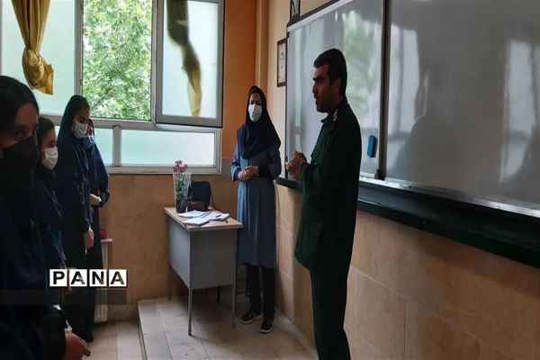 حضور مسئولان شهرستان قدس درکلاس‌های درس به‌مناسبت هفته معلم