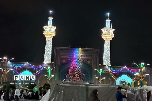 حرم امام مهربانی‌ها درآخرین شب ماه رمضان