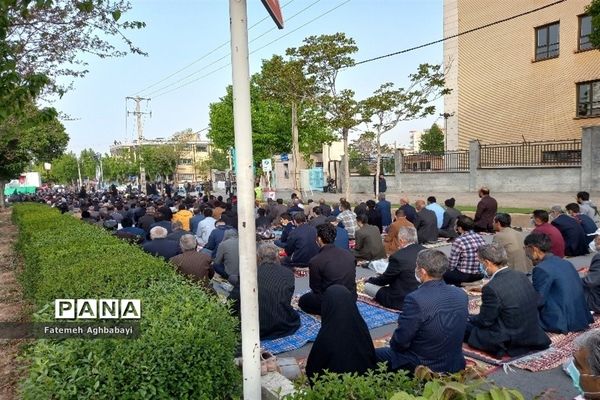 نماز عید فطر در مصلای امام خمینی(ره)  شهرکرد
