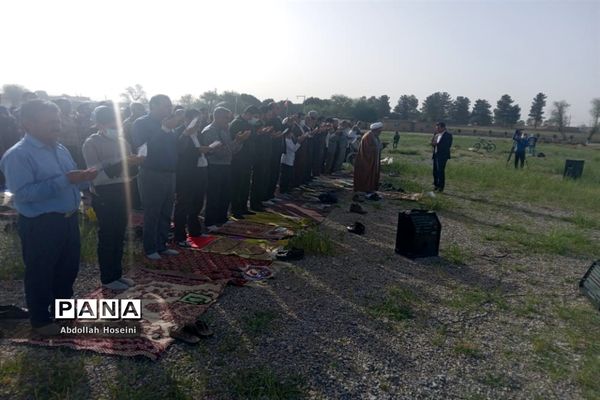 برپایی نماز عید فطر در کنار آرامگاه کوروش