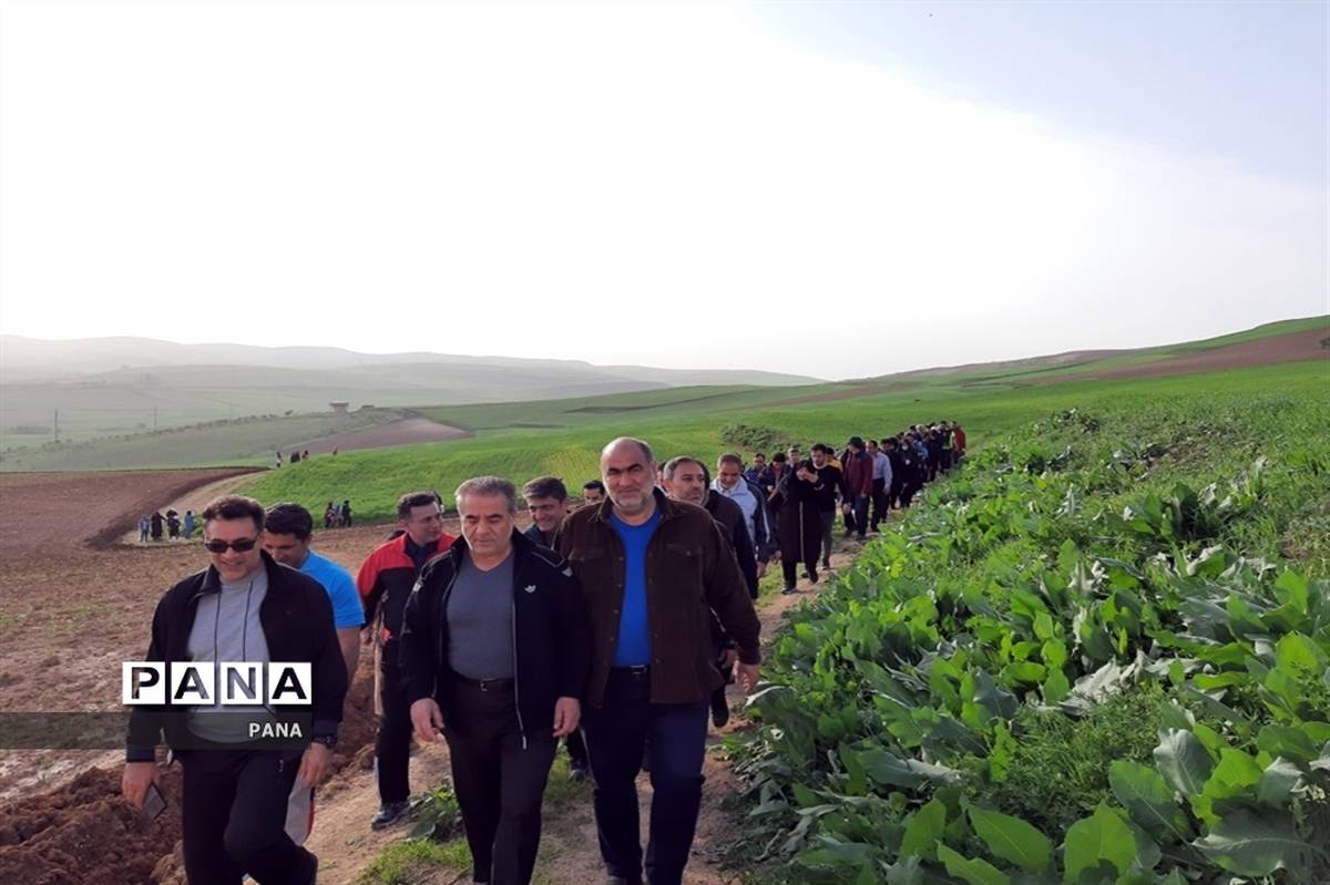 کوهپیمایی فرهنگیان بسیجی به‌مناسبت گرامیداشت هفته معلم در ارومیه