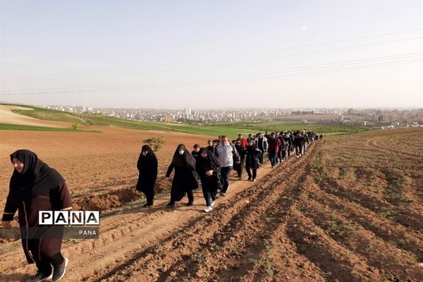 کوهپیمایی فرهنگیان بسیجی به‌مناسبت گرامیداشت هفته معلم در ارومیه