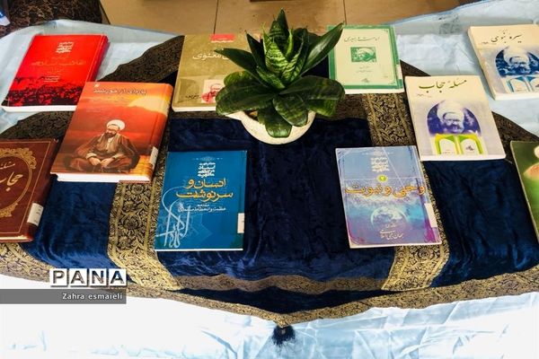 برپایی نمایشگاه کتاب «یاد استاد» در شهرستان قرچک