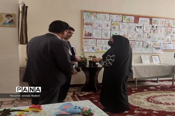 برگزاری نمایشگاه مشاغل در دبیرستان دخترانه رفعت  کاشمر