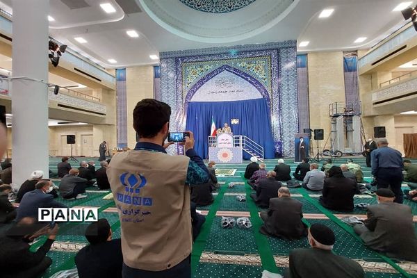 گرامیداشت مقام معلم پیش از نماز جمعه