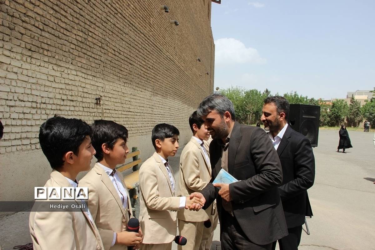 حضور مدیرکل آموزش و پرورش شهرستان‌های استان تهران در نماز جمعه اسلامشهر