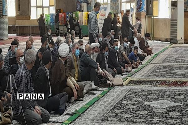 حضور دانش‌آموزان  پیشتاز در نماز جمعه‌ شهرستان قدس