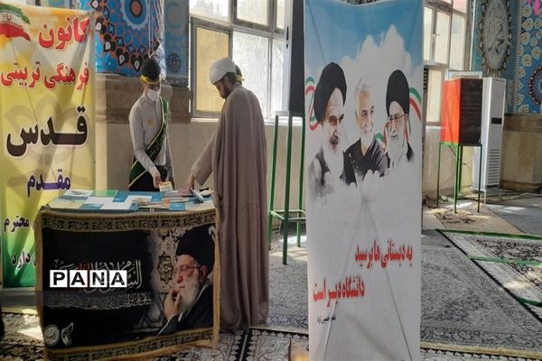 حضور دانش‌آموزان  پیشتاز در نماز جمعه‌ شهرستان قدس