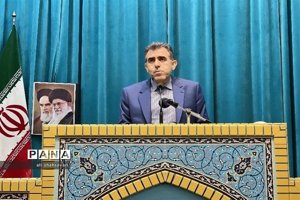 حضور مسئولان آموزش و پرورش استان در نماز جمعه و برپایی میز خدمت