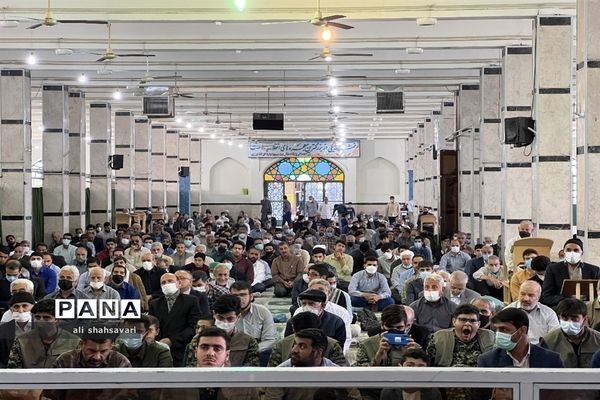 حضور مسئولان آموزش و پرورش استان در نماز جمعه و برپایی میز خدمت