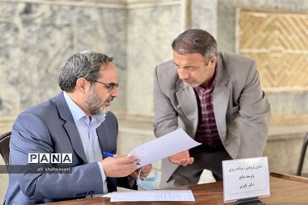 حضور مسئولان آموزش و پرورش استان در نماز جمعه و برپایی میز خدمت