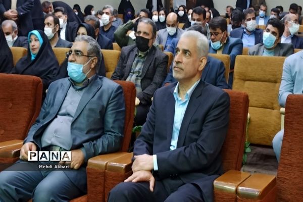 آیین تقدیر از برگزیدگان ملی برنامه جلوه‌های ویژه معلمی در اهواز