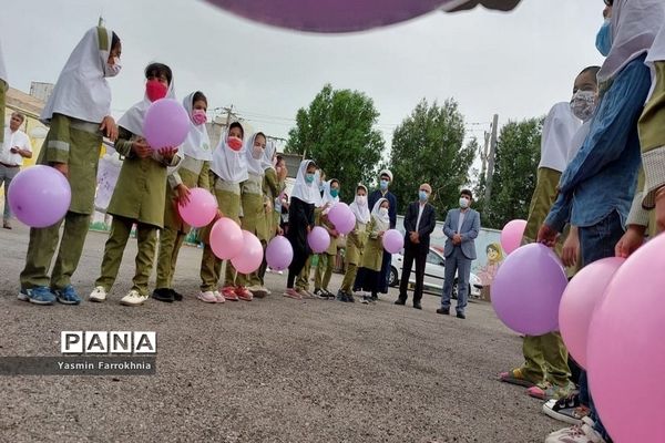 مراسم سپاس معلم در دبستان دخترانه شهید فولادی دوره اول بوشهر