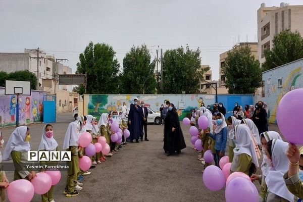 مراسم سپاس معلم در دبستان دخترانه شهید فولادی دوره اول بوشهر