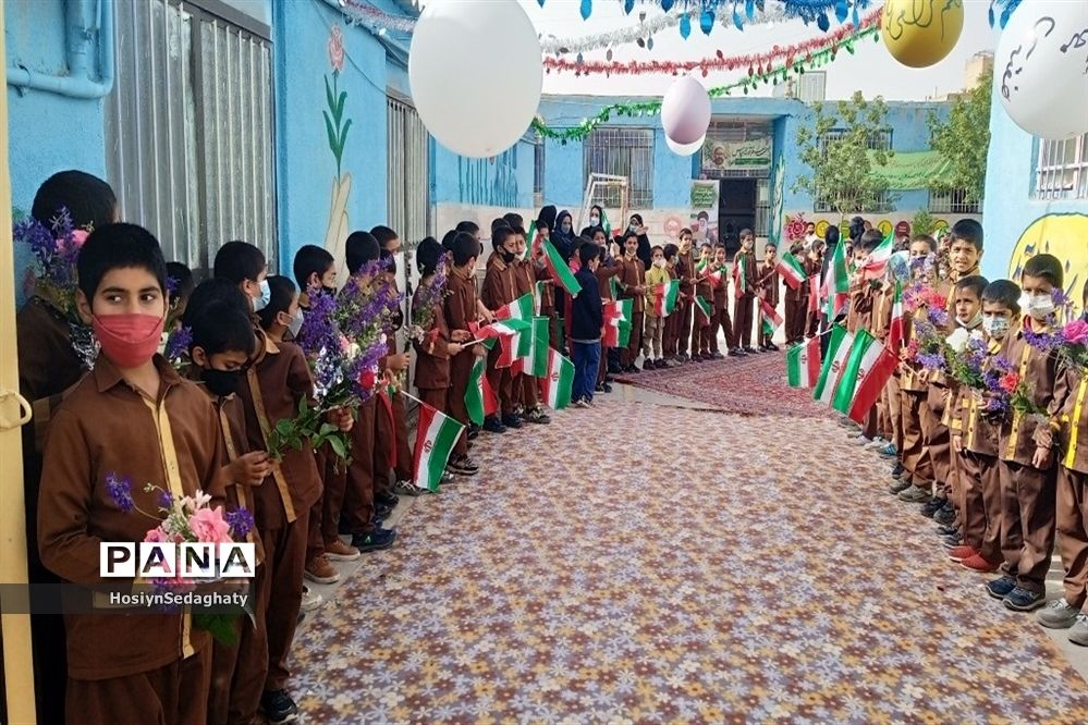 زنگ سپاس معلم در دبستان شهید پسندیده روستای فدافن کاشمر