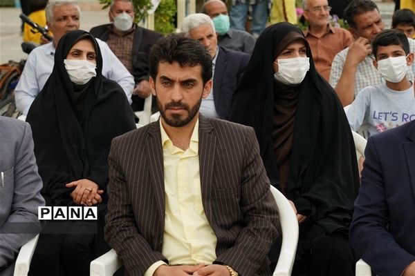 مراسم گل افشانی و غبار روبی مزار شهدای فرهنگی و دانش‌آموز در  اصفهان