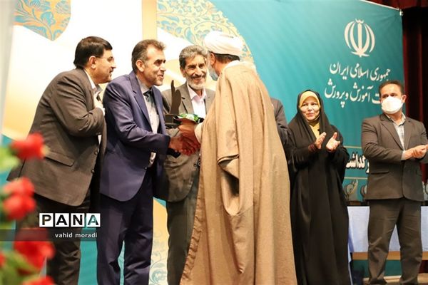 آیین گرامیداشت مقام شامخ معلم در کرمانشاه