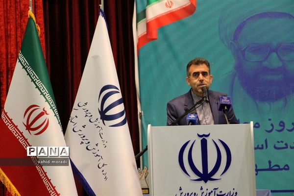آیین گرامیداشت مقام شامخ معلم در کرمانشاه