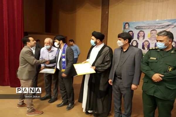تجلیل از مربیان و دانش‌آموزان پیشتاز سازمان دانش‌آموزی گراش در هفته بزرگداشت مقام معلم