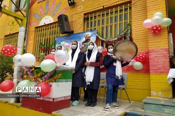 برگزاری جشن روز معلم در دبیرستان سیزده آبان ناحیه یک کرج