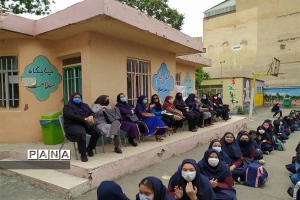 برگزاری جشن روز معلم در دبیرستان سیزده آبان ناحیه یک کرج