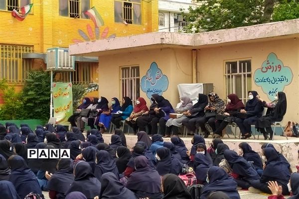 برگزاری جشن روز معلم در دبیرستان سیزده آبان ناحیه یک کرج