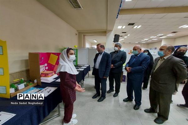 جشنواره دانش‌آموزی 170 اثر برتر 1400 در مدرسه ارامنه شانت منطقه 8