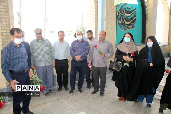عطر افشانی و غباروبی مزار شهدای فرهنگی و گمنام شهرستان بهبهان