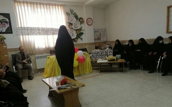 برگزاری مراسم هفته معلم در دبیرستان فخریه گیوه‌چیان قم