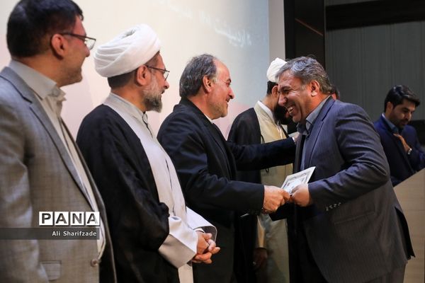 مراسم تکریم از معلمان سازمان پژوهش و برنامه‌ریزی آموزشی
