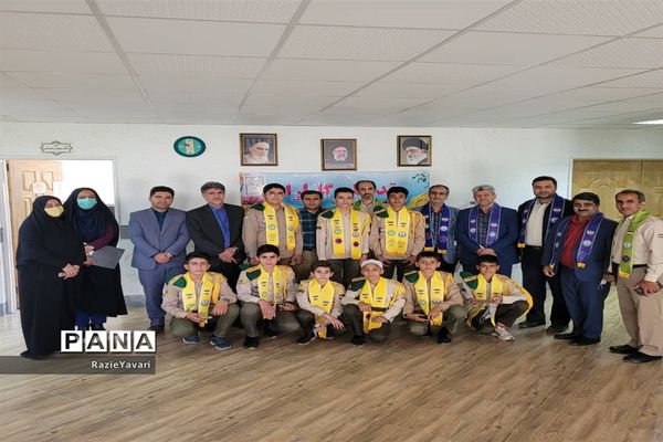 تجلیل از دانش‌آموزان پیشتاز مدرسه شهید آل نبی