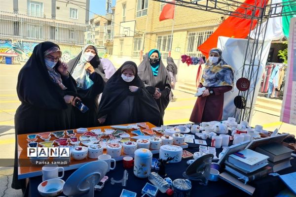 نمایشگاه دست سازه‌های هنرجویان هنرستان سمیه منطقه ۱۳