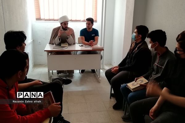 برگزاری نشست آموزشی  و تحلیلی جهاد تبیین در مدارس رودهن