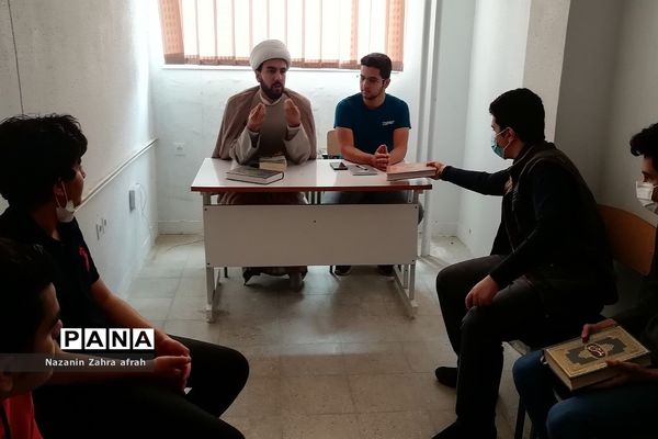 برگزاری نشست آموزشی  و تحلیلی جهاد تبیین در مدارس رودهن
