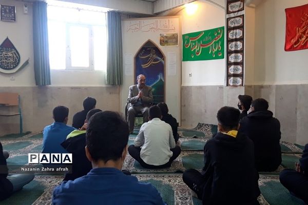 برگزاری نشست آموزشی  و تحلیلی جهاد تبیین در مدارس رودهن