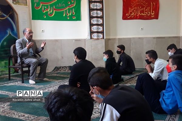 برگزاری نشست آموزشی  و تحلیلی جهاد تبیین در مدارس رودهن