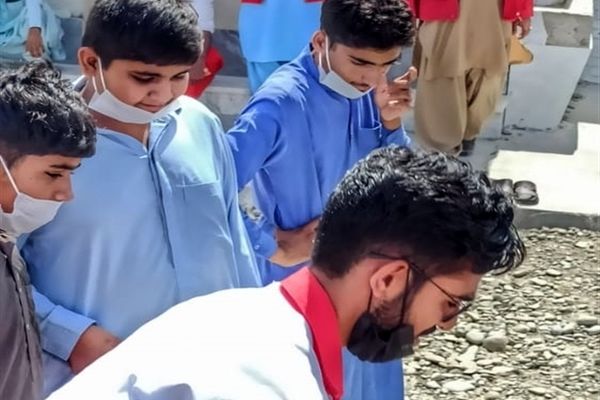 اجرای مانور امداد و درمان در دبیرستان شهید بهشتی نگور