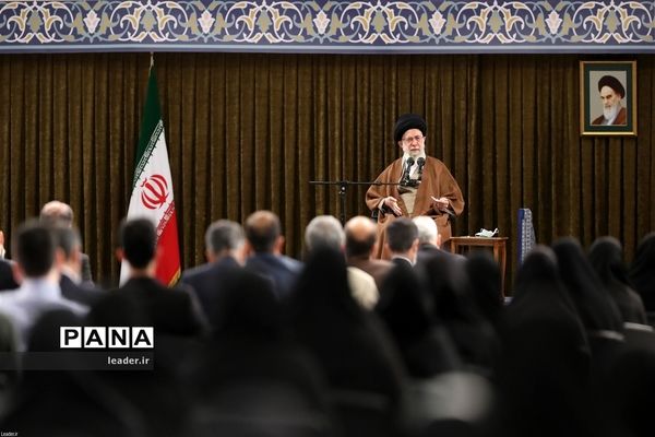 دیدار جمعی از معلمان با رهبر انقلاب اسلامی