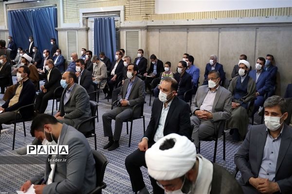 دیدار جمعی از معلمان با رهبر انقلاب اسلامی