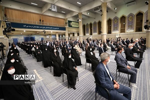 دیدار جمعی از معلمان با رهبر انقلاب اسلامی