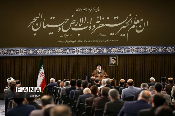 دیدار جمعی از معلمان با رهبر انقلاب اسلامی