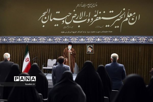 دیدار جمعی از معلمان با رهبر انقلاب اسلامی